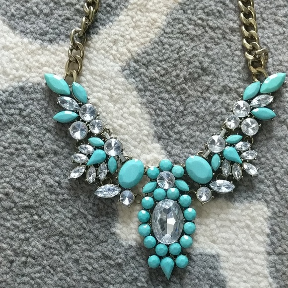 Turquoise statement arrow necklace - Picture 3 of 3